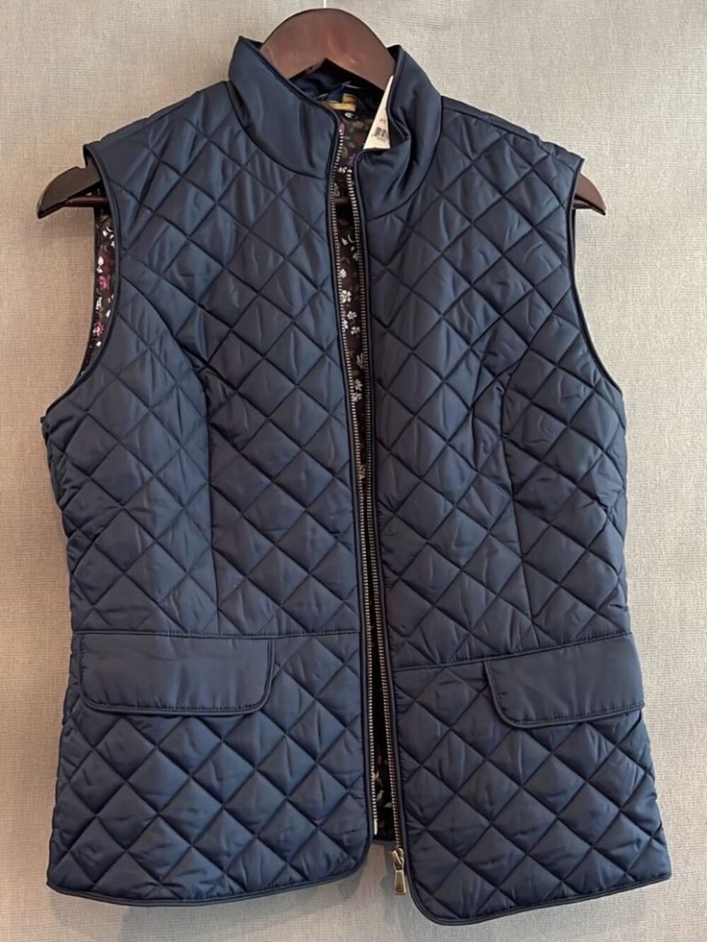 Brooks Brothers Woman’s Navy Quilted Vest Sz M, NWT